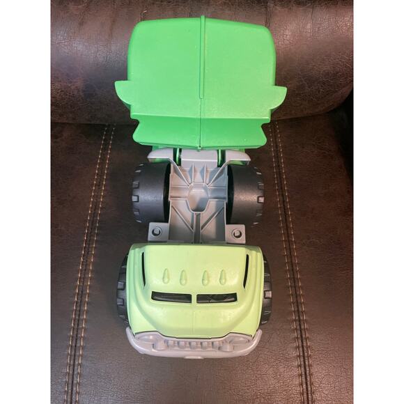 Green Toys Recycling Truck - Picture 2 of 9